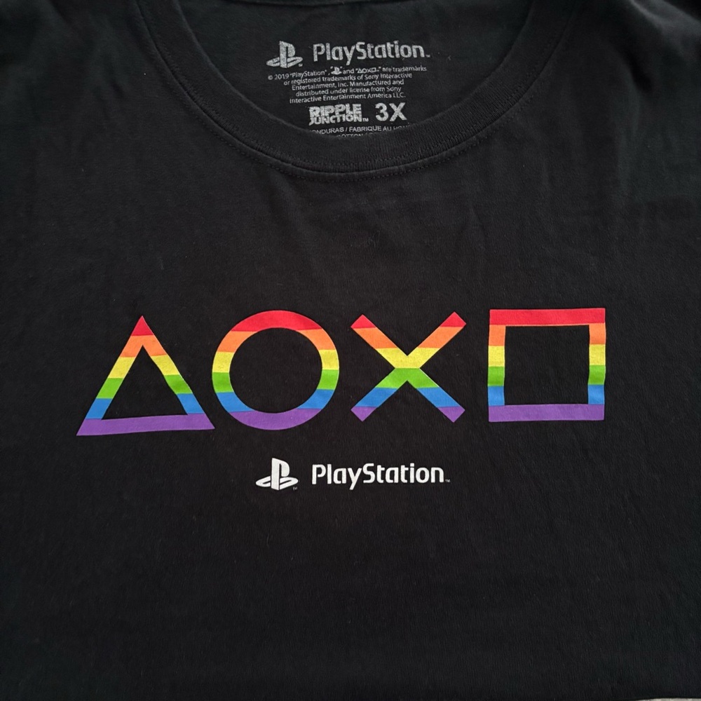 PLAYSTATION Rainbow T -Shirt. Adult Size 3X. Gently Worn. Great Condition - Picture 4 of 5